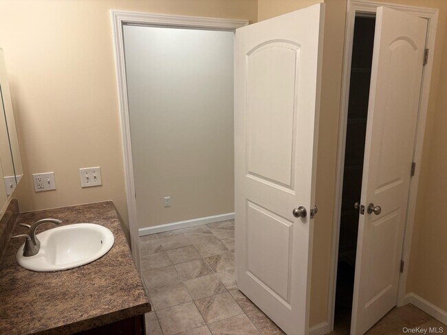 Building Photo - 37 North St