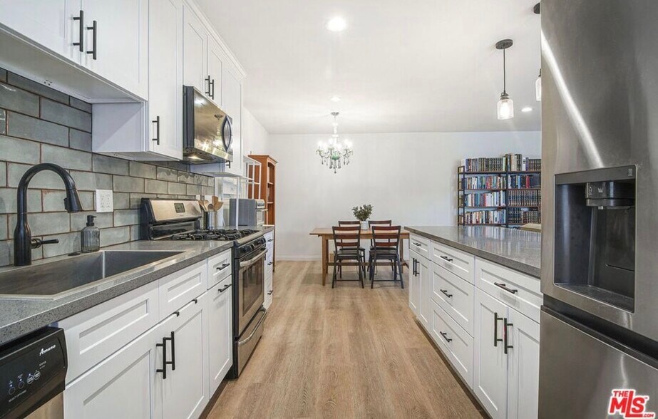 Building Photo - 4358 Mammoth Ave