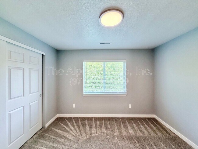 Building Photo - 5847 SW Coventry Pl