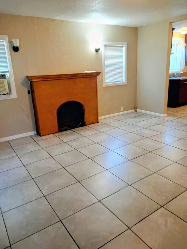 Building Photo - 2925 Wall Ave