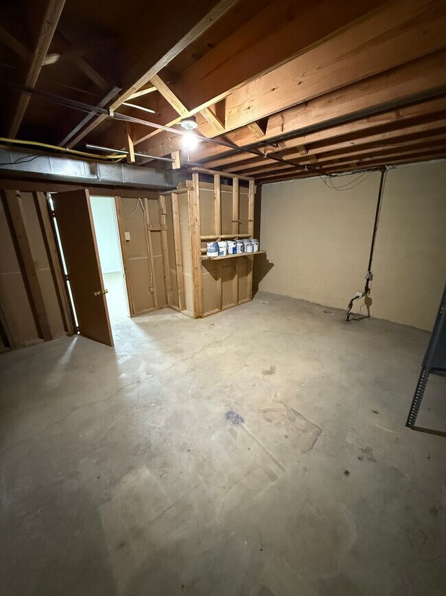 Building Photo - Welcome to this charming 3-bedroom, 2-bathroom home located in the heart of East Grand Forks, MN.