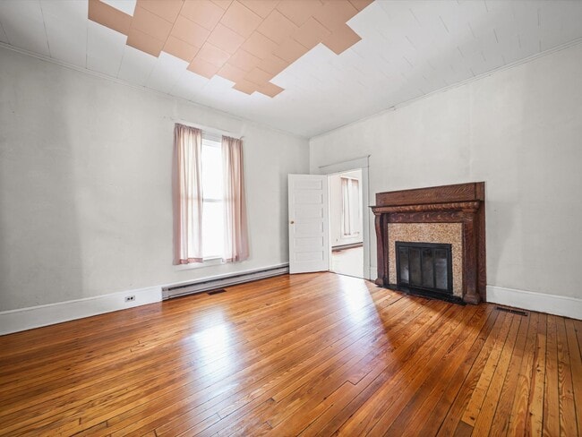 Building Photo - 4 Bedroom/2 Bath Home for Rent