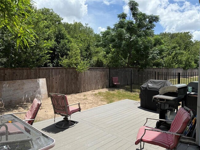 Building Photo - 7206 Tybalt St