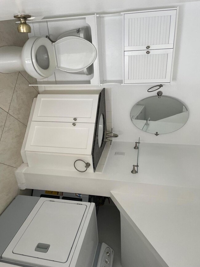 Building Photo - 3666 Victoria Dr