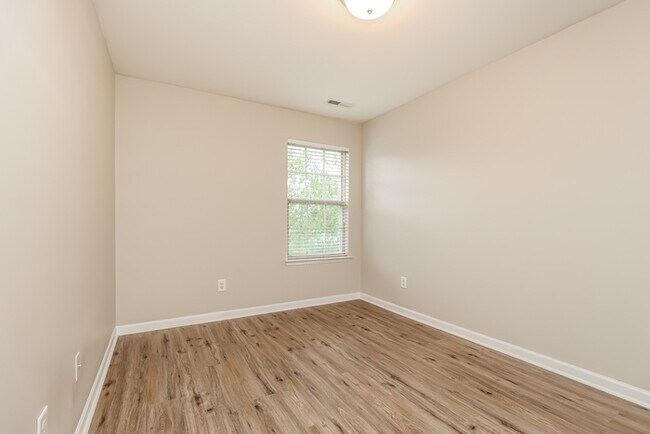 Building Photo - 391 Tapestry Pl