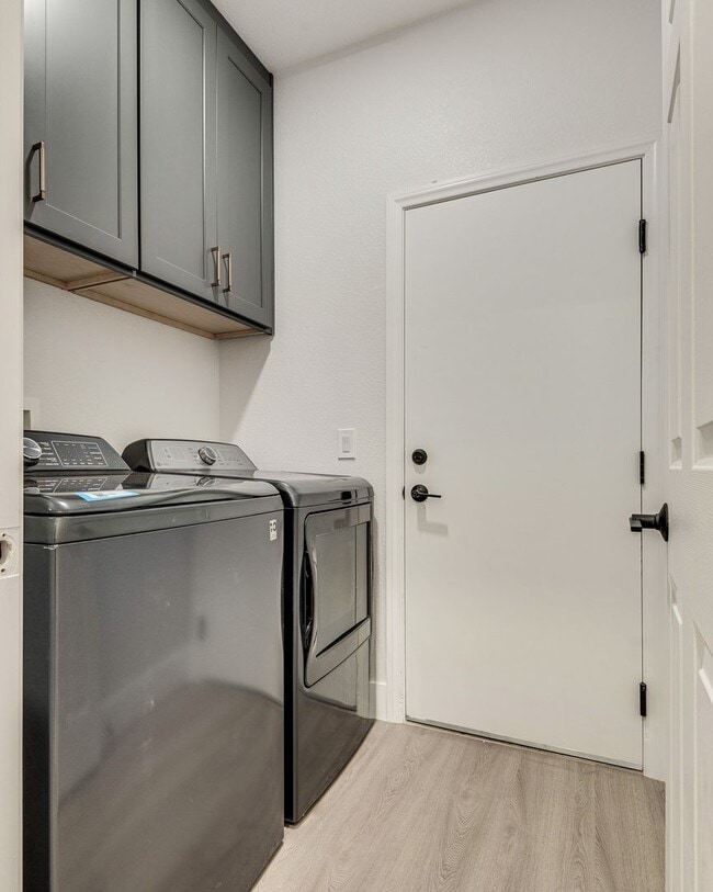 Building Photo - FULLY FURNISHED! Exudes sophistication with designer touches throughout