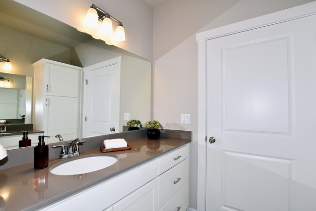 Primary bath is spacious - 4115 N Park Dr