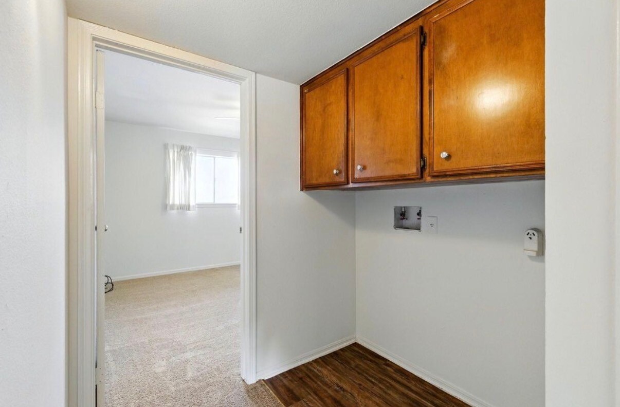 Building Photo - 9641 Hollock St