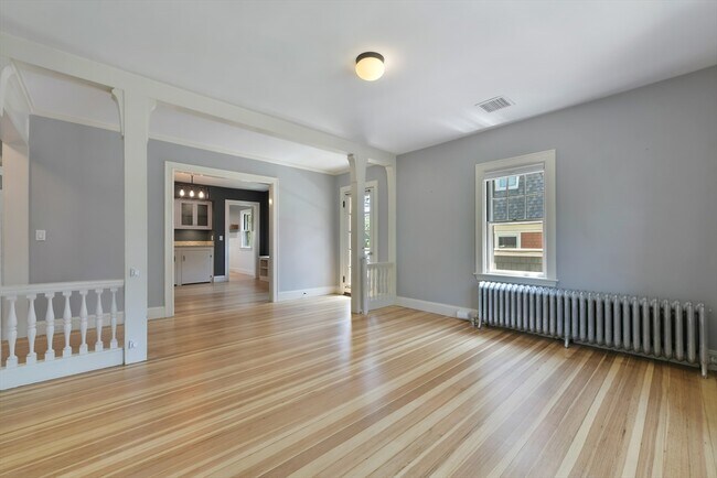 Building Photo - 25 Primrose St
