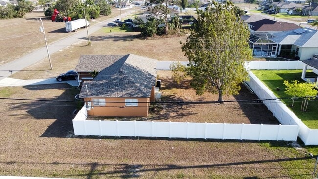 Building Photo - 1602 SW 16th Ct