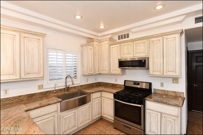 Building Photo - 7318 Corona Del Sol Dr