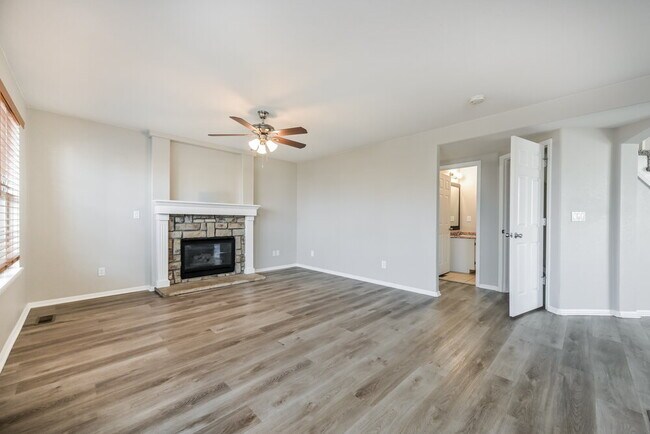 Building Photo - 5991 S Rock Creek Dr