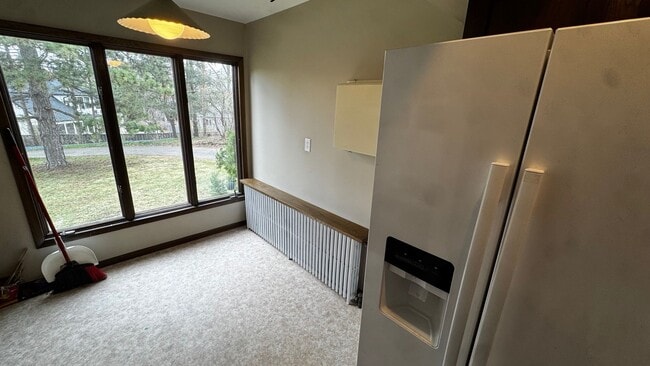 Building Photo - Wonderful 4BR 3BA w/ 2 Car Garage on 1.38 Acres in desirable Mendota Heights neighborhood!