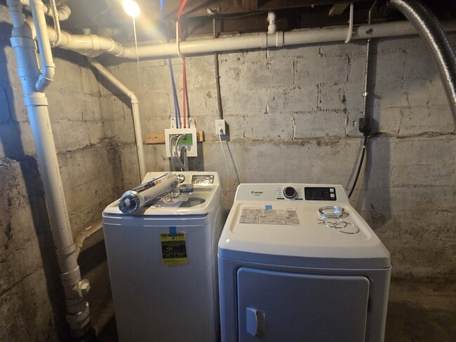 Building Photo - "Newly and beautifully remodeled 3-Bed Gem on Denmark Street!"