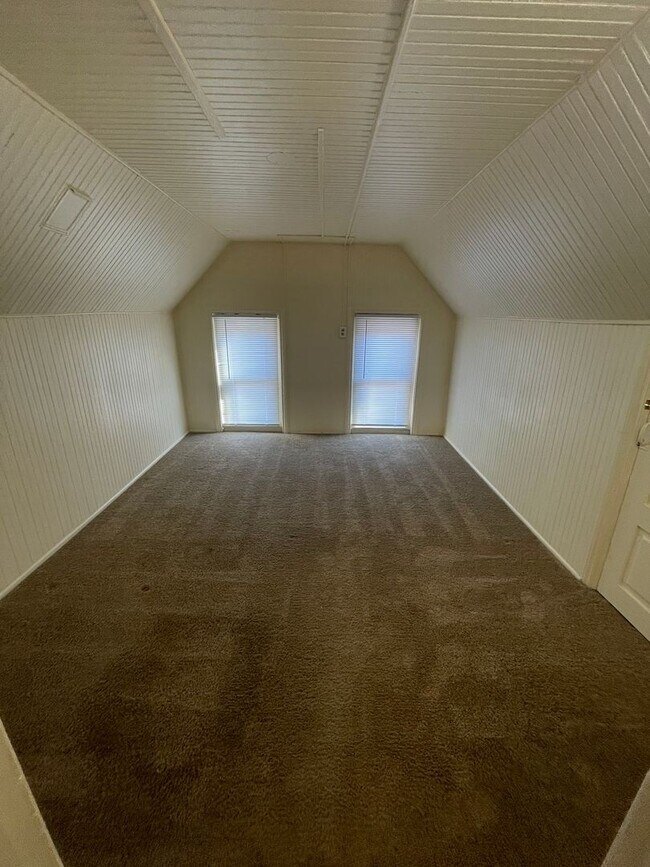 Building Photo - 516 N Adams St