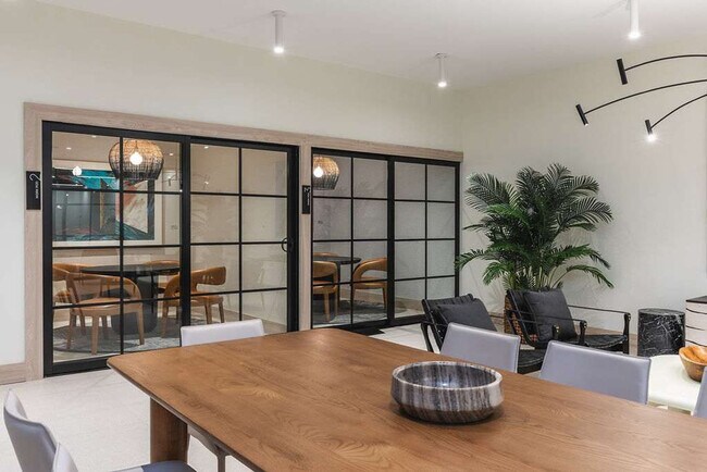 Building Photo - 225 N Miami Ave