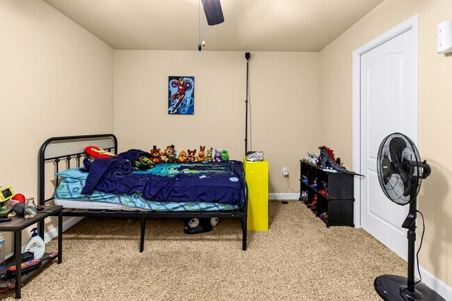 Building Photo - 5 Bedrooms in Crestview!!