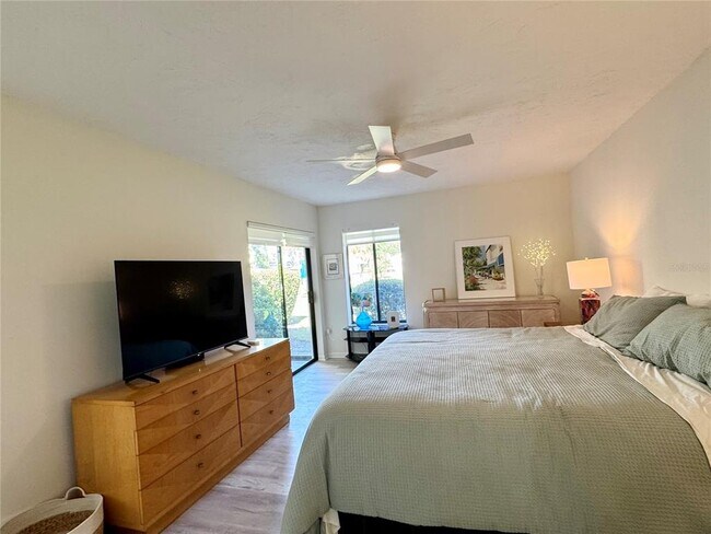 Building Photo - 5222 Myrtle Wood