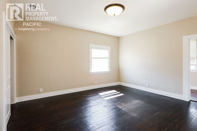Building Photo - Bright & Spacious Oakland Home with Backya...