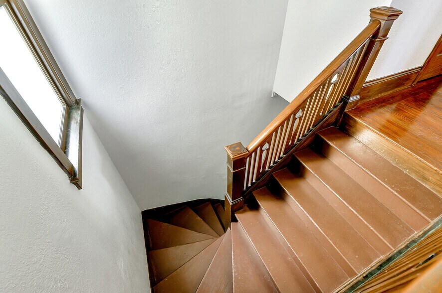 Building Photo - 382 29th St