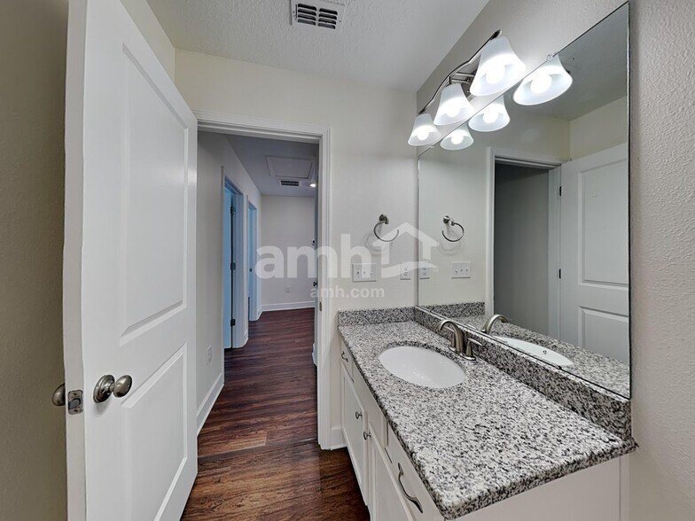 Building Photo - 4714 Reisswood Loop