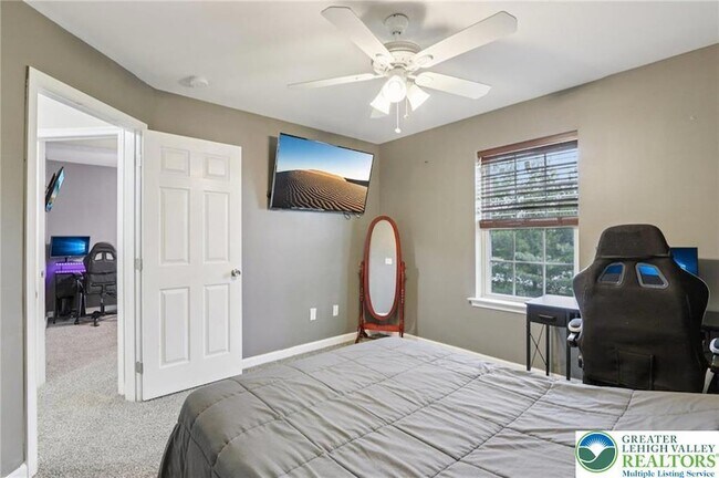 Building Photo - 270 Milkweed Dr