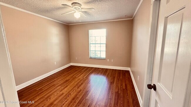 Building Photo - 301 Nesbitt St