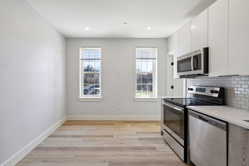 Building Photo - 3439 Lancaster Ave