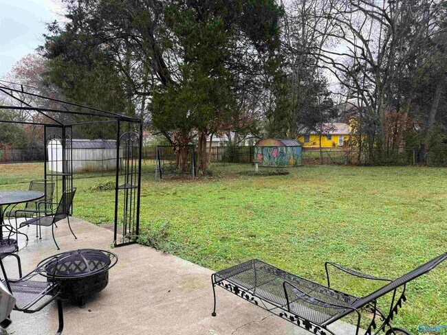 Building Photo - 1002 Parcus Rd SE