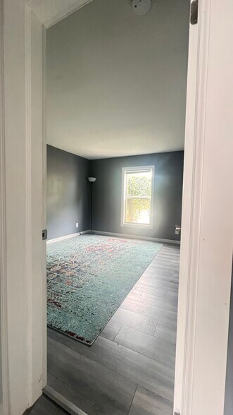 PRIMARY BEDROOM - 215 Bower St
