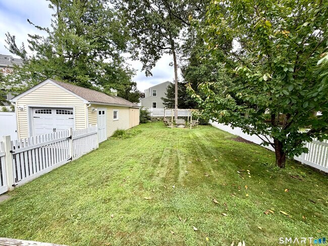 Building Photo - 52 Barbara Dr