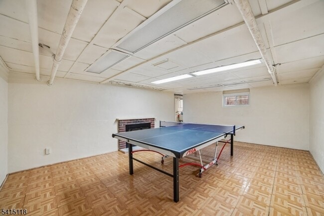 Building Photo - 10 Great Hills Terrace