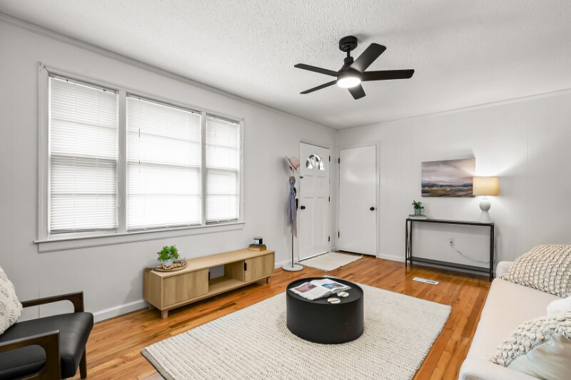 Building Photo - 3912 Seminole Ave