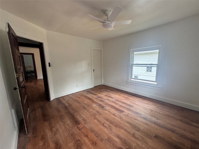 Building Photo - 308 Mersereau Ave