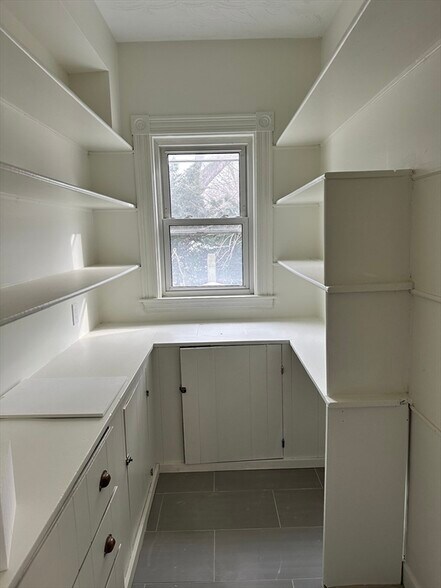 Primary Photo - 173 Everett St