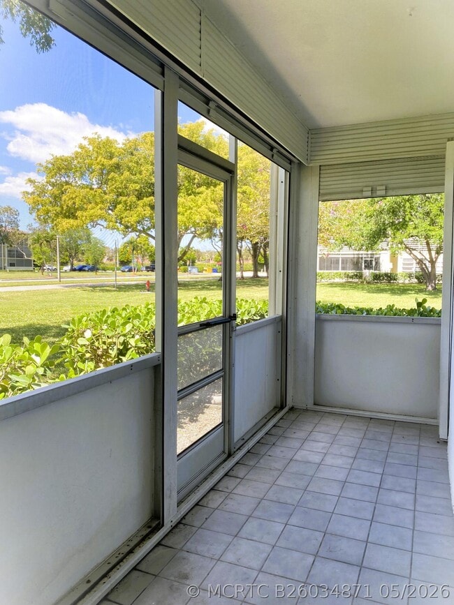 Building Photo - 256 Mansfield G
