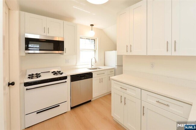 Building Photo - 244 Van Winkle Ave