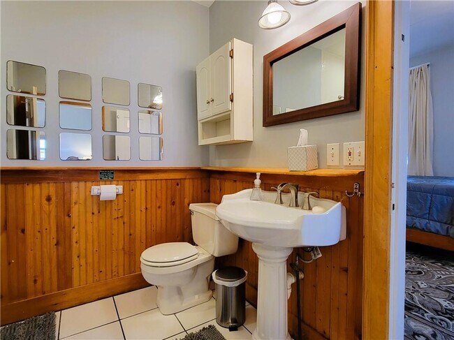 Building Photo - 92 Pelham St