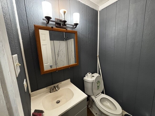 Building Photo - 3 BED 1 BATH IN FAYETTEVILLE NC