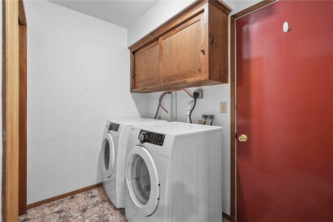 Building Photo - 318 Blackstone Ave