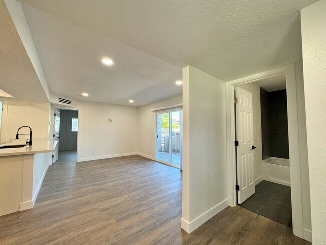 Building Photo - 520 N Stapley Dr
