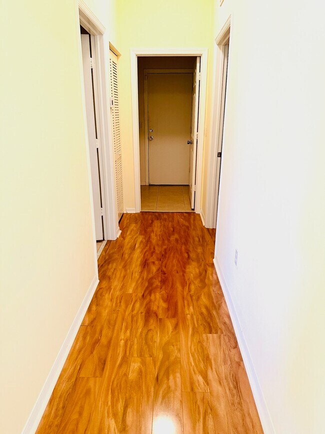 Building Photo - 867 SW Rocky Bayou Ter