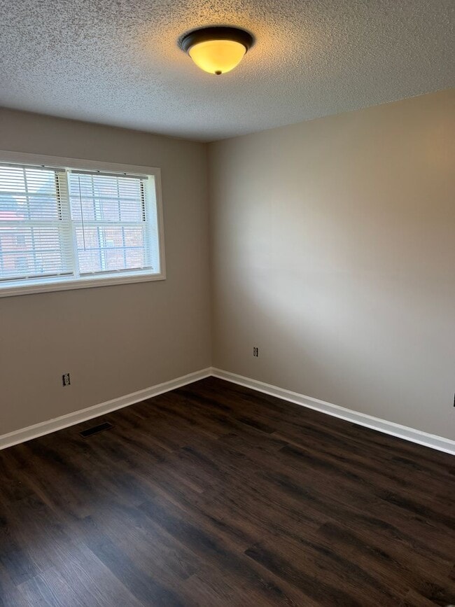Building Photo - 108 Shadybrook