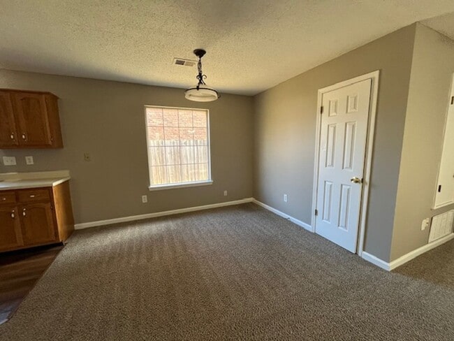 Building Photo - Renovated 2 Bedroom 2 Bath Home for Rent!!