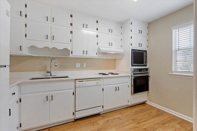 Building Photo - 1573 Jacks Dr