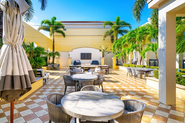 Building Photo - 701 S Olive Ave