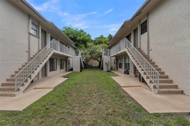 Building Photo - 15348 SW 72nd St