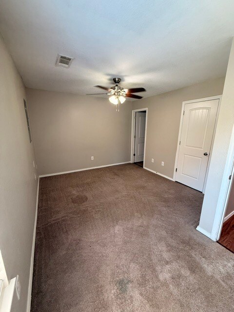Building Photo - 2743 Oakview Rd