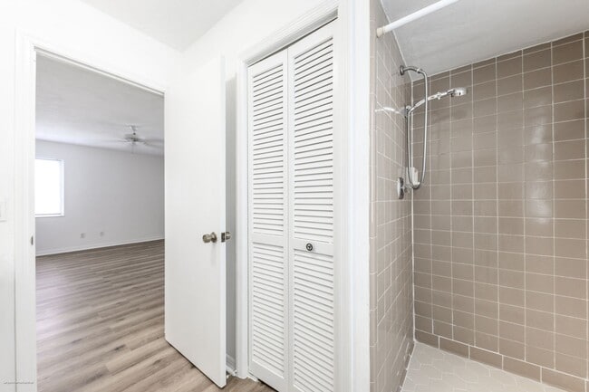 Building Photo - DRASTIC PRICE DROP!!  PRIME LOCATION