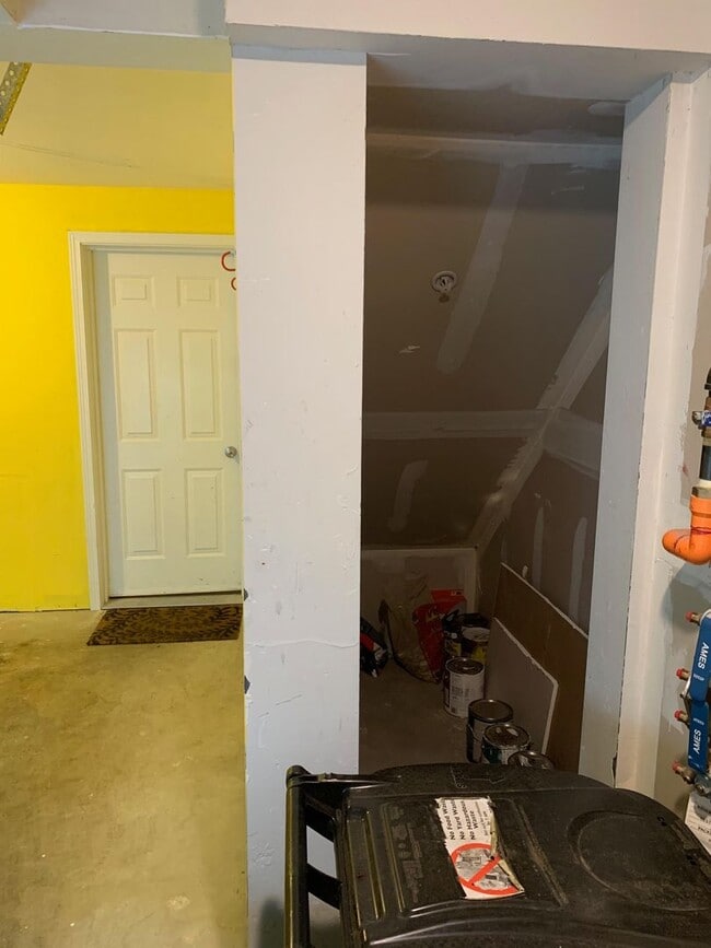 Building Photo - In the heart of Green Lake 3 bed 2.5 bath townhome for rent